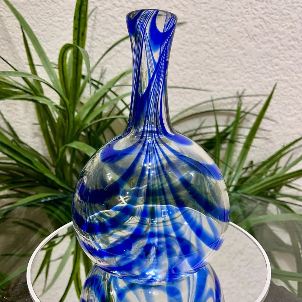 Joe Hamon For Metropolitan Museum Of Art Handblown Blue Swirl Art Glass Vase